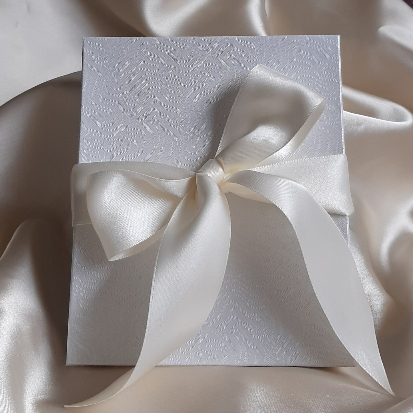 Estelle - White flowers, crystal clear beads, and freshwater pearls set of three hair pins