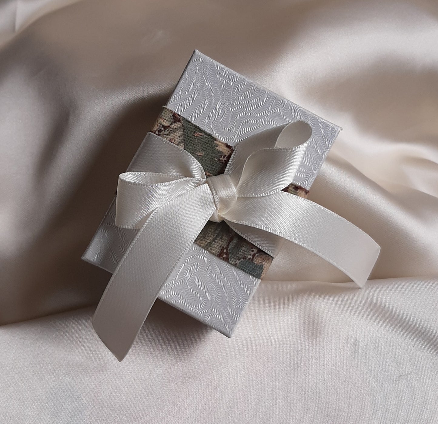 Monstera leaf and silver tone oval hoop drop stud earrings