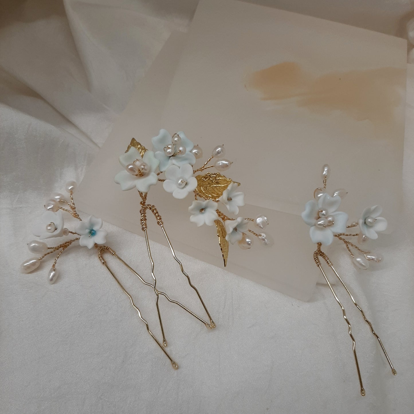 Custom KH - x3 hair pins, white flowers with blue tint, natural cultured freshwater pearls, gold tones