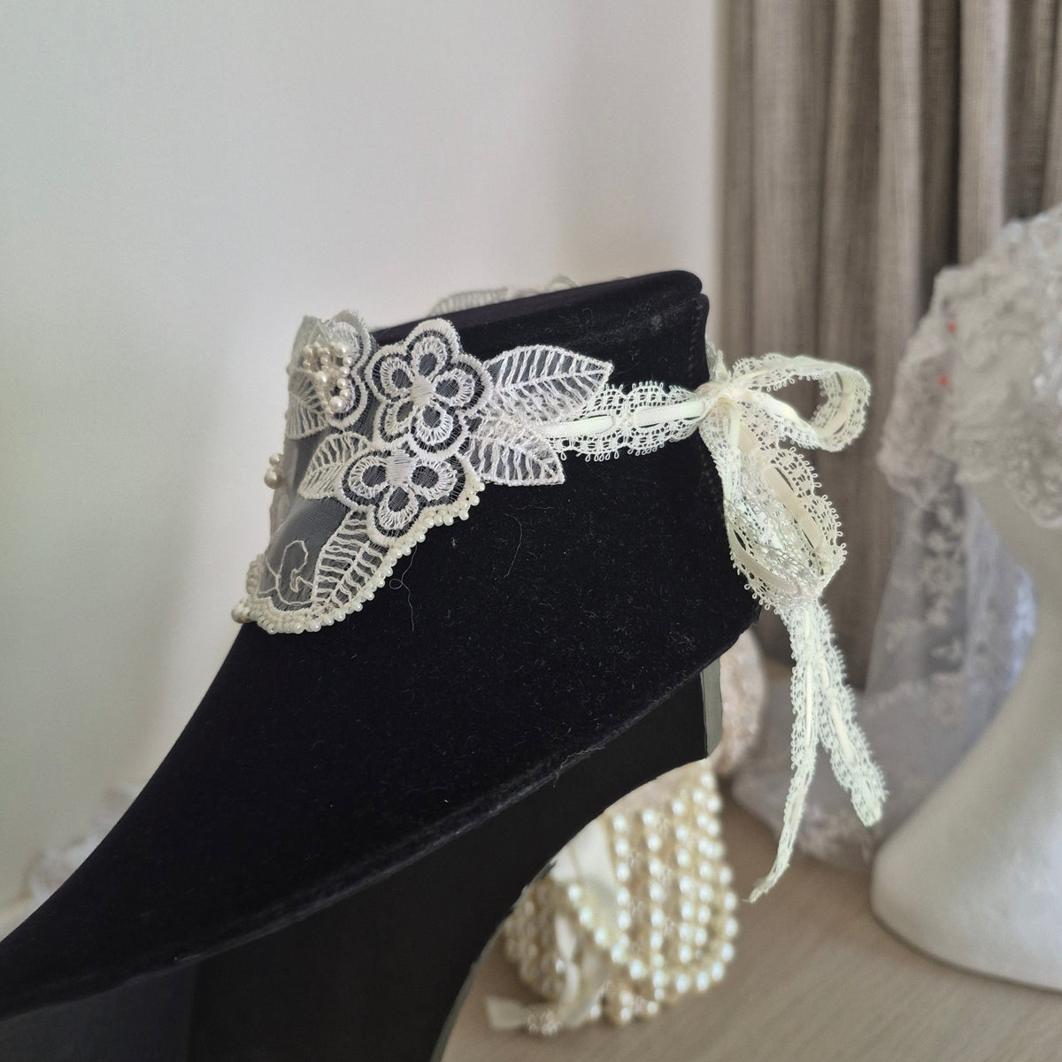 AMELIE - Hand Beaded Lace Bridal Choker Necklace | Chantilly Pearl Collection