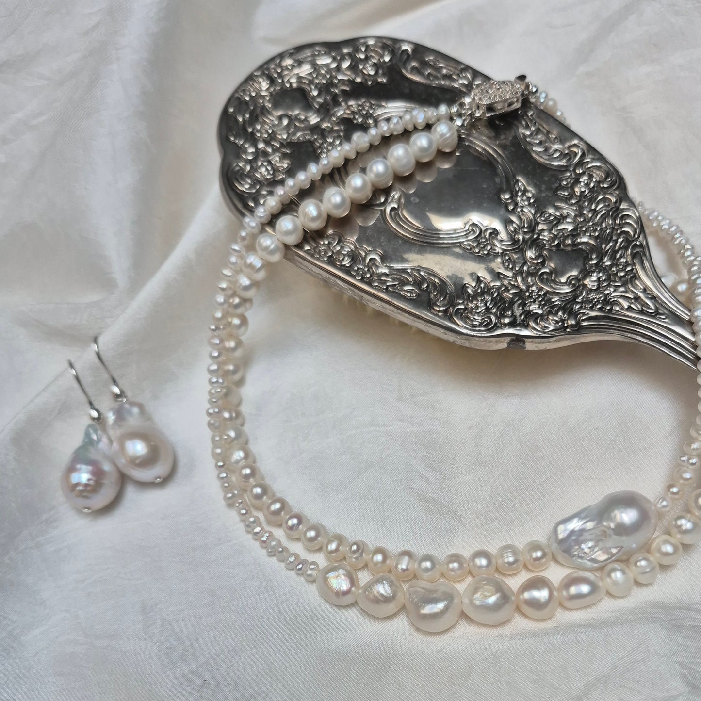 Daphne - natural baroque freshwater pearls drop earrings
