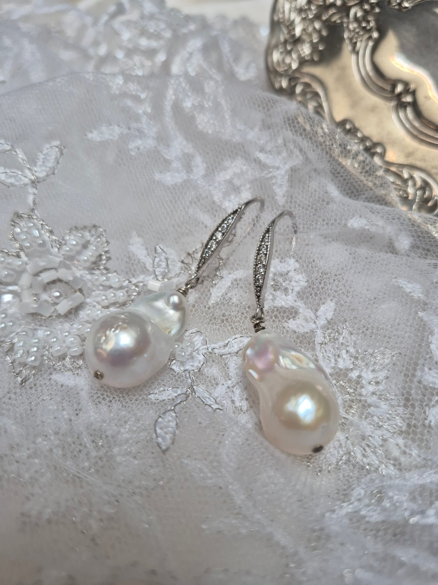 Daphne - natural baroque freshwater pearls drop earrings