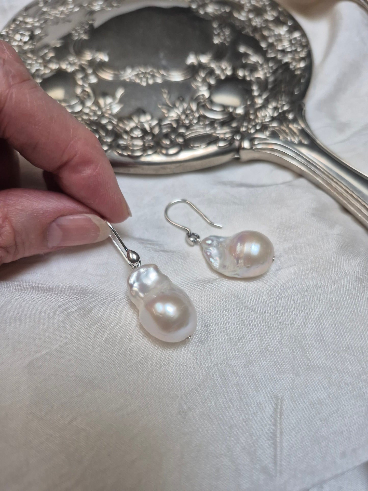 Daphne - natural baroque freshwater pearls drop earrings