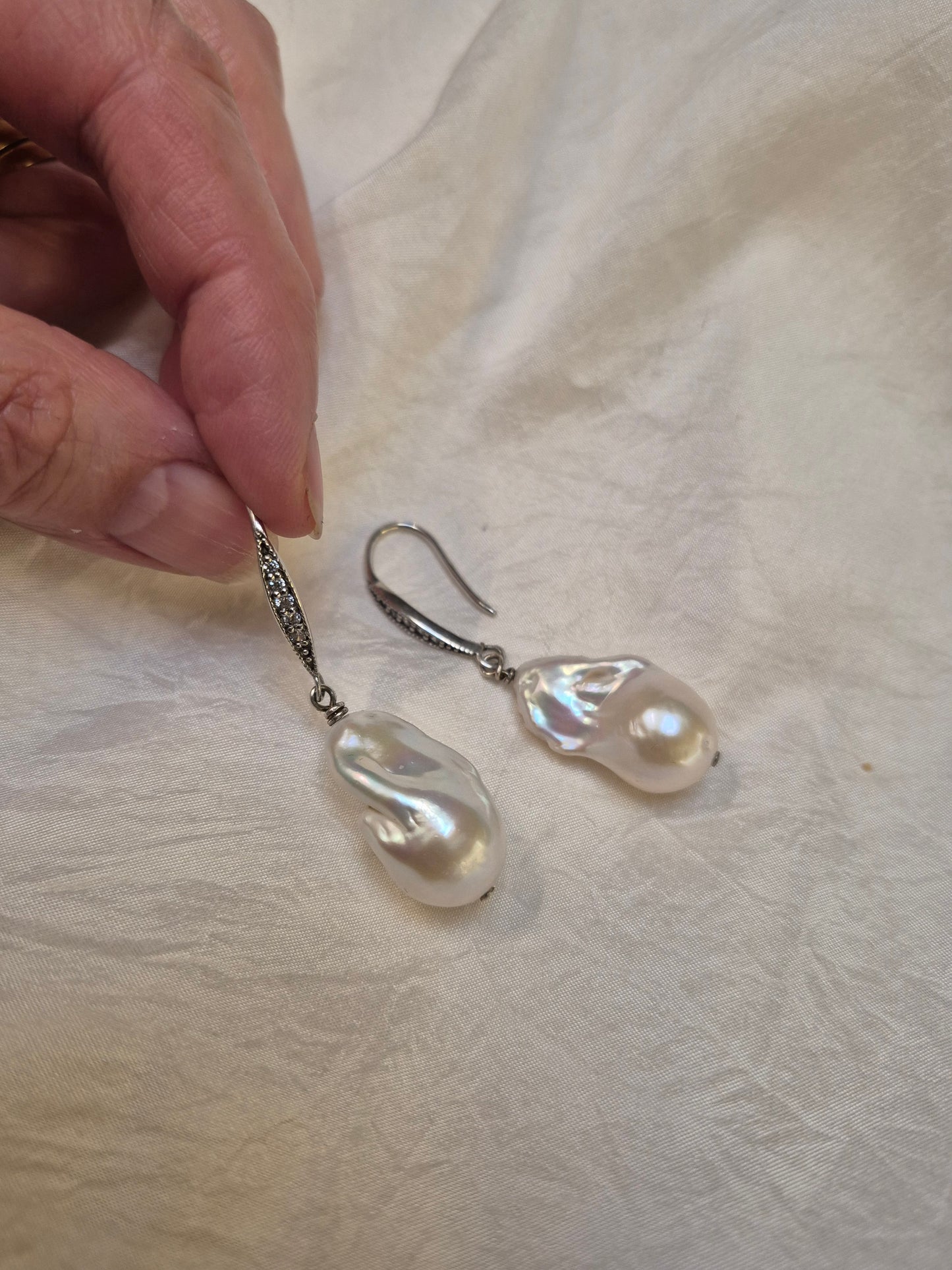 Daphne - natural baroque freshwater pearls drop earrings