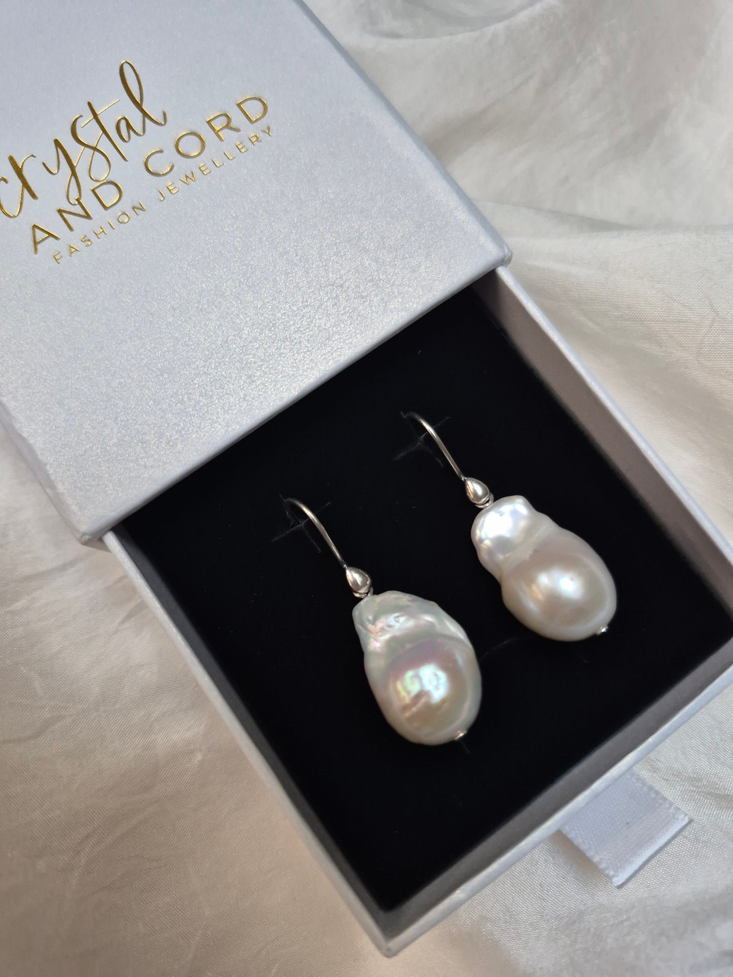 Daphne - natural baroque freshwater pearls drop earrings