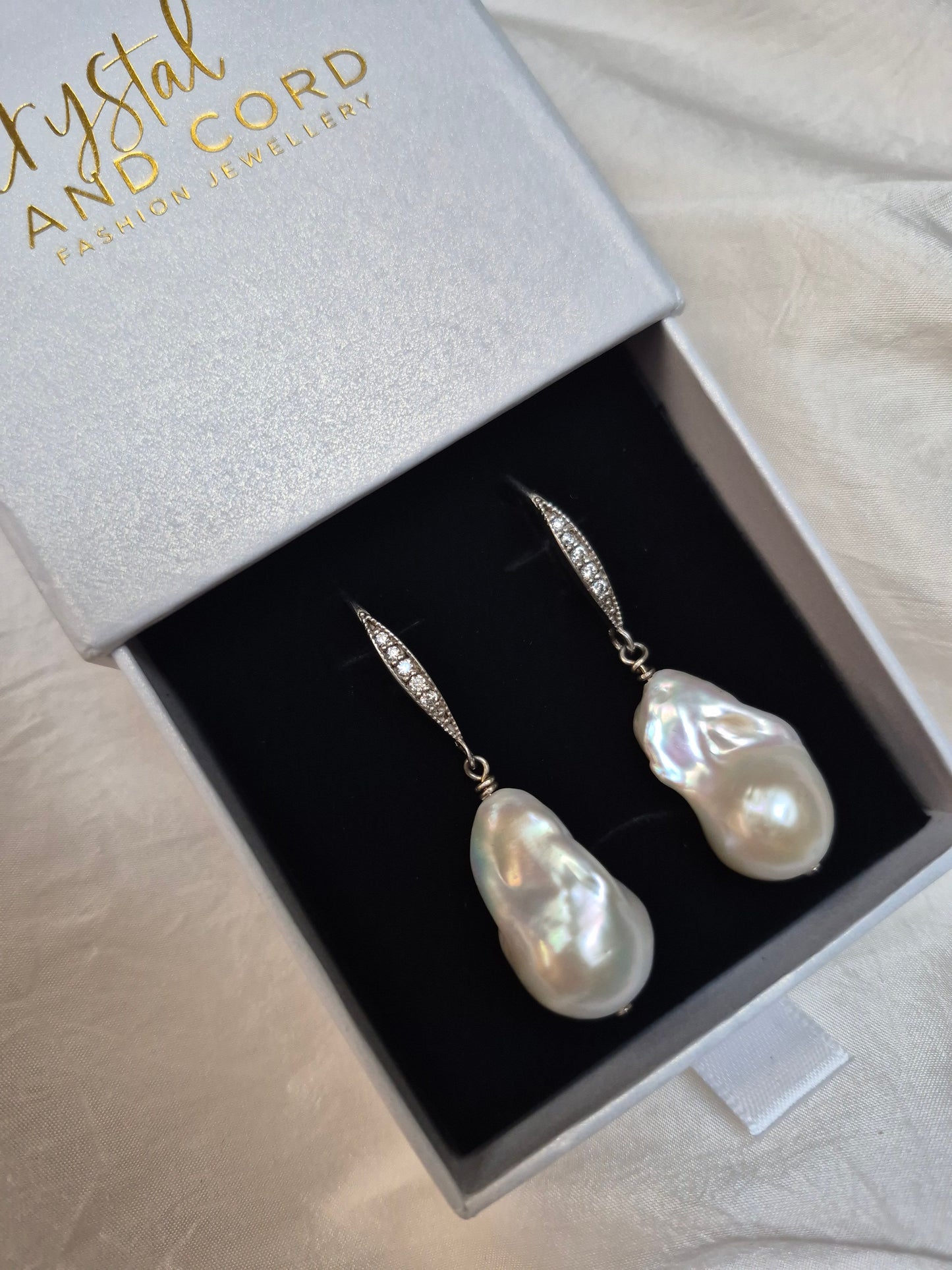 Daphne - natural baroque freshwater pearls drop earrings