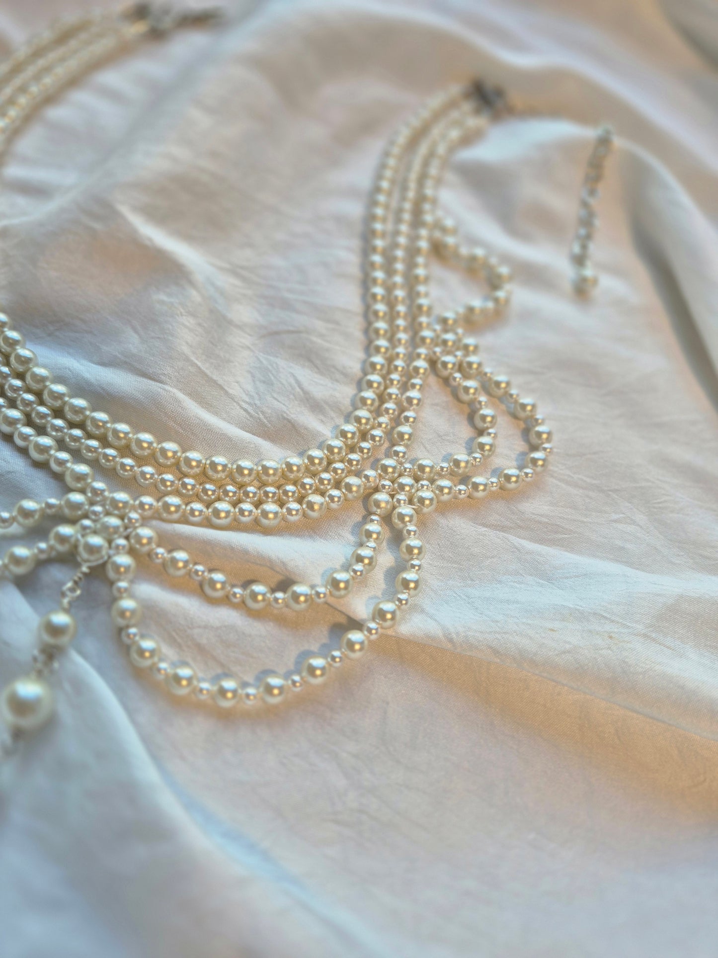 Isabella - pearl draped necklace