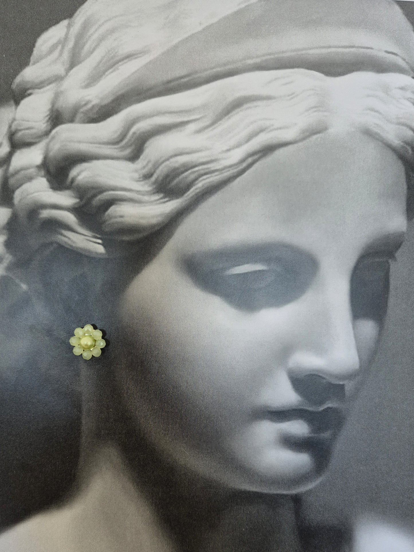 Maddie - flower shaped stud earrings with glass beads and a pearl center