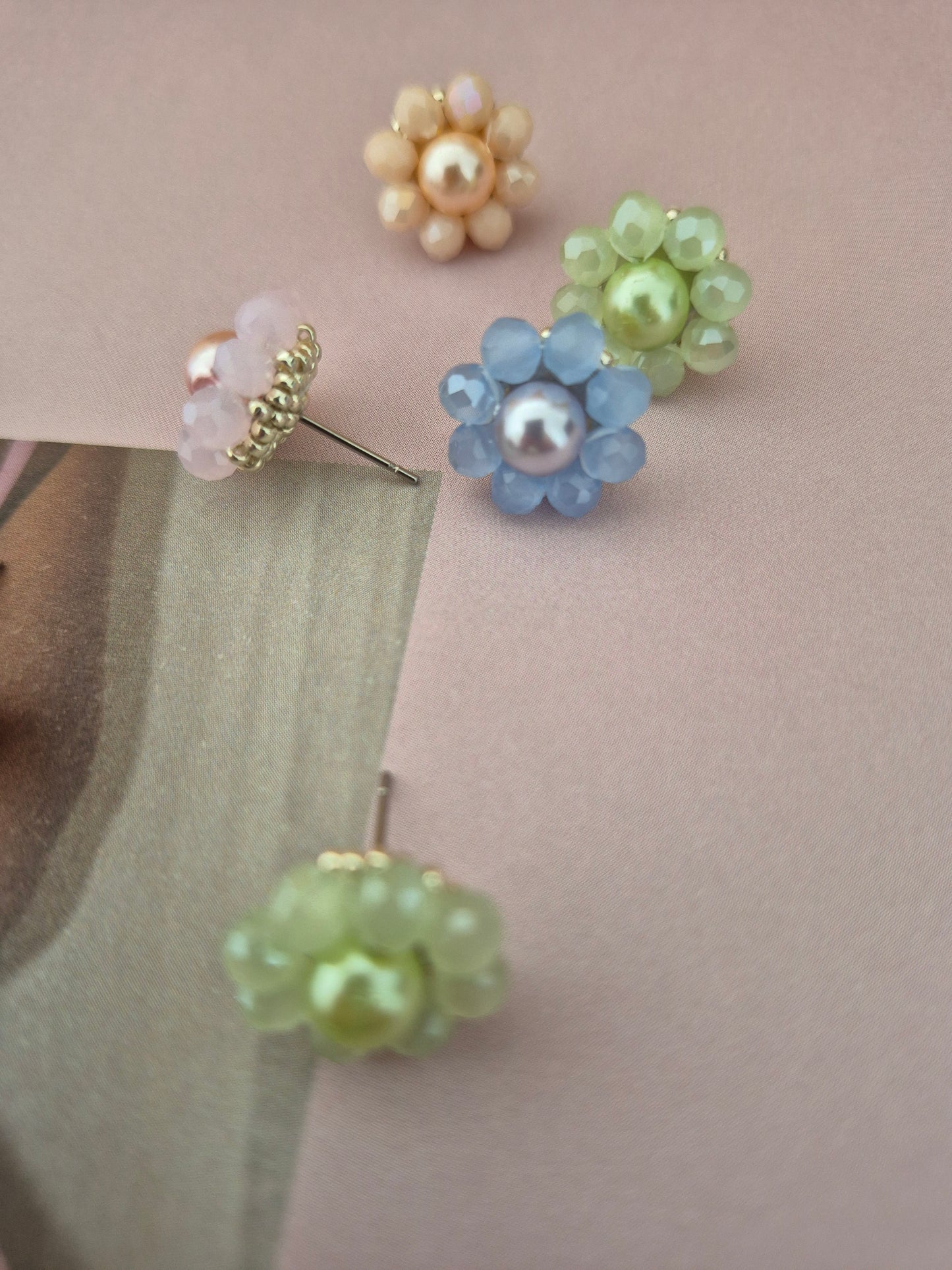 Maddie - flower shaped stud earrings with glass beads and a pearl center