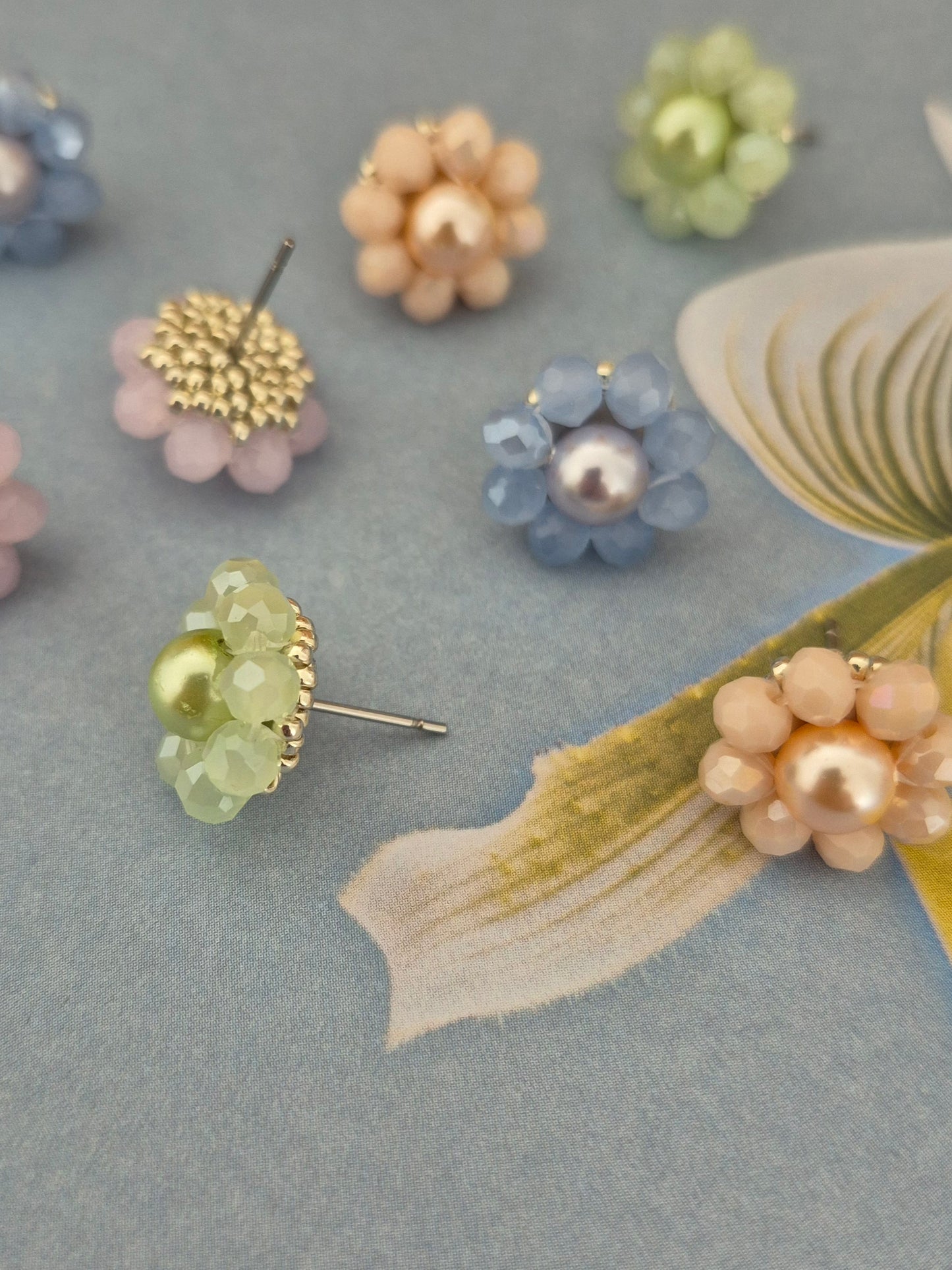 Maddie - flower shaped stud earrings with glass beads and a pearl center