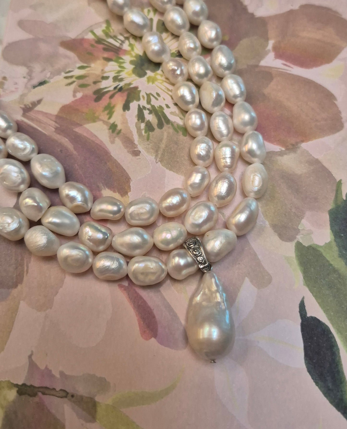 Nadia - natural freshwater pearls three strands necklace