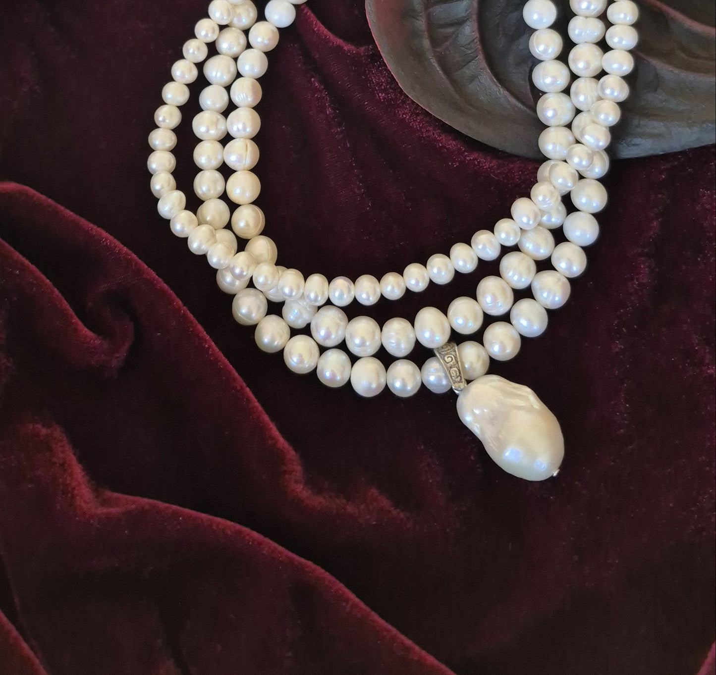 Nadia - natural freshwater pearls three strands necklace