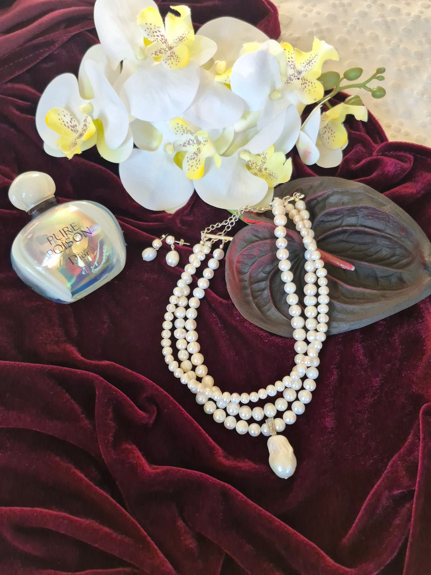 Nadia - natural freshwater pearls three strands necklace