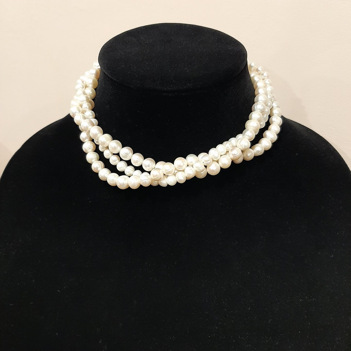 Nadia - natural freshwater pearls three strands necklace