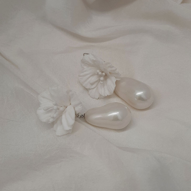 Perenna - flower cascading earrings