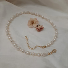 Load image into Gallery viewer, Savannah - cultured freshwater pearls choker necklace with lobster clasp