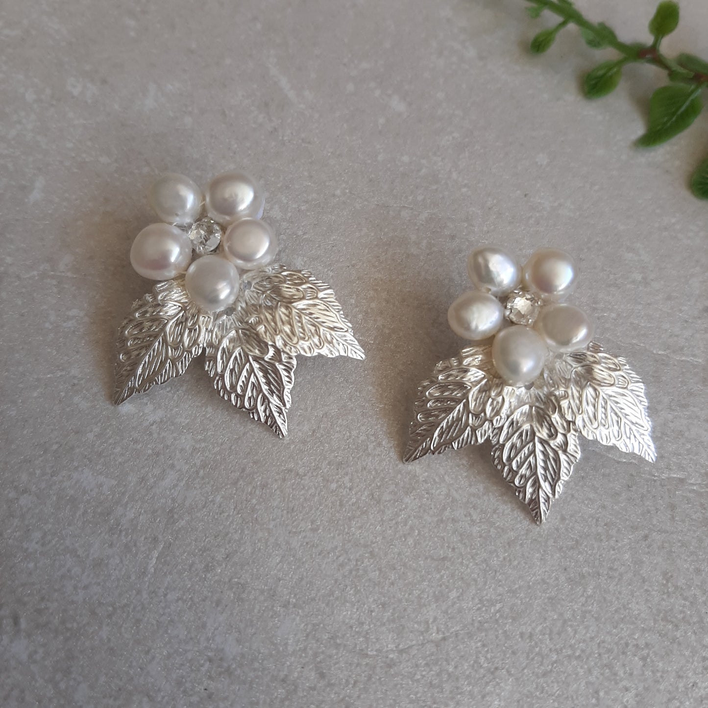 Crystal clear and white cultured freshwater pearls and silver leaves headband and earrings SET