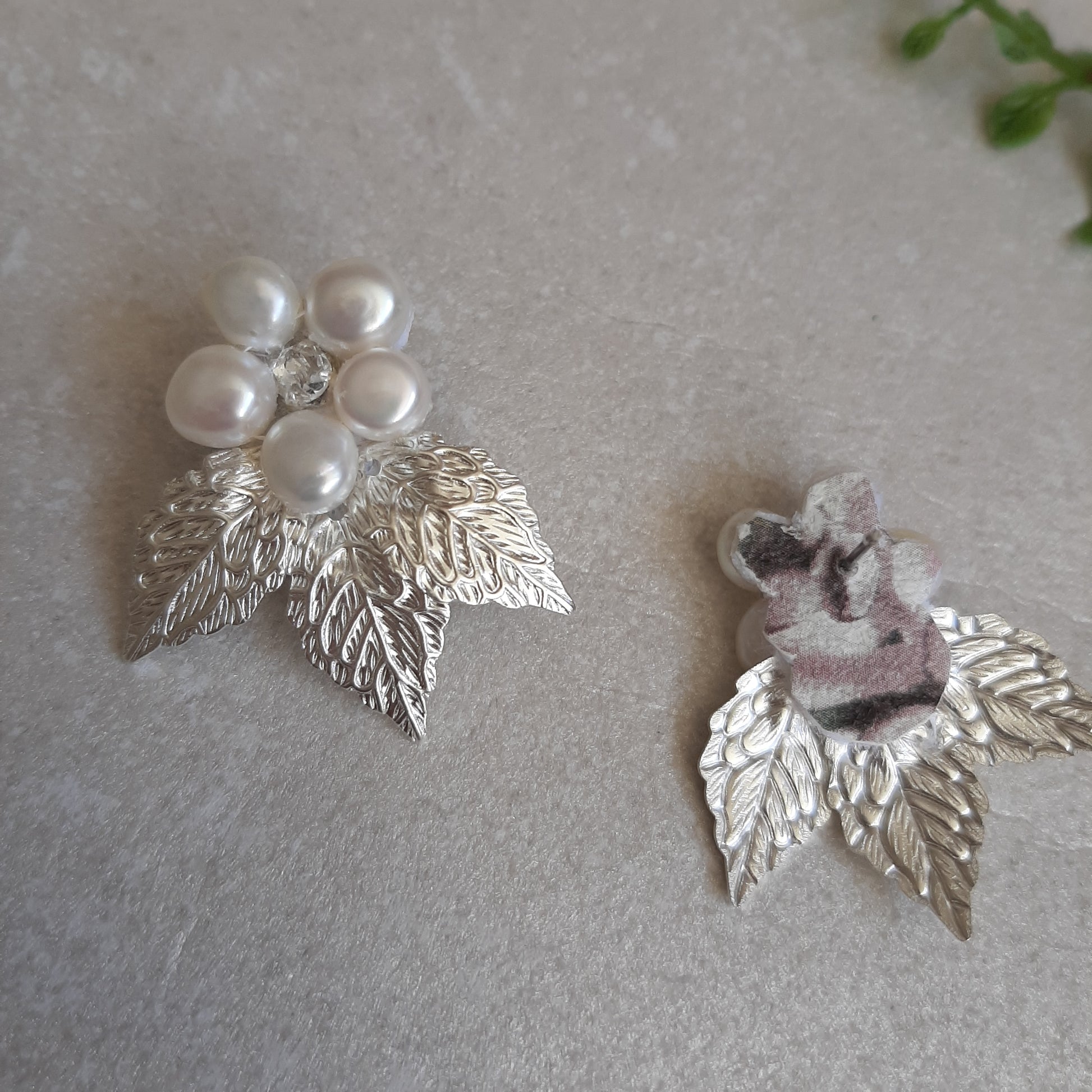 Crystal clear and white cultured freshwater pearls and silver leaves headband and earrings SET