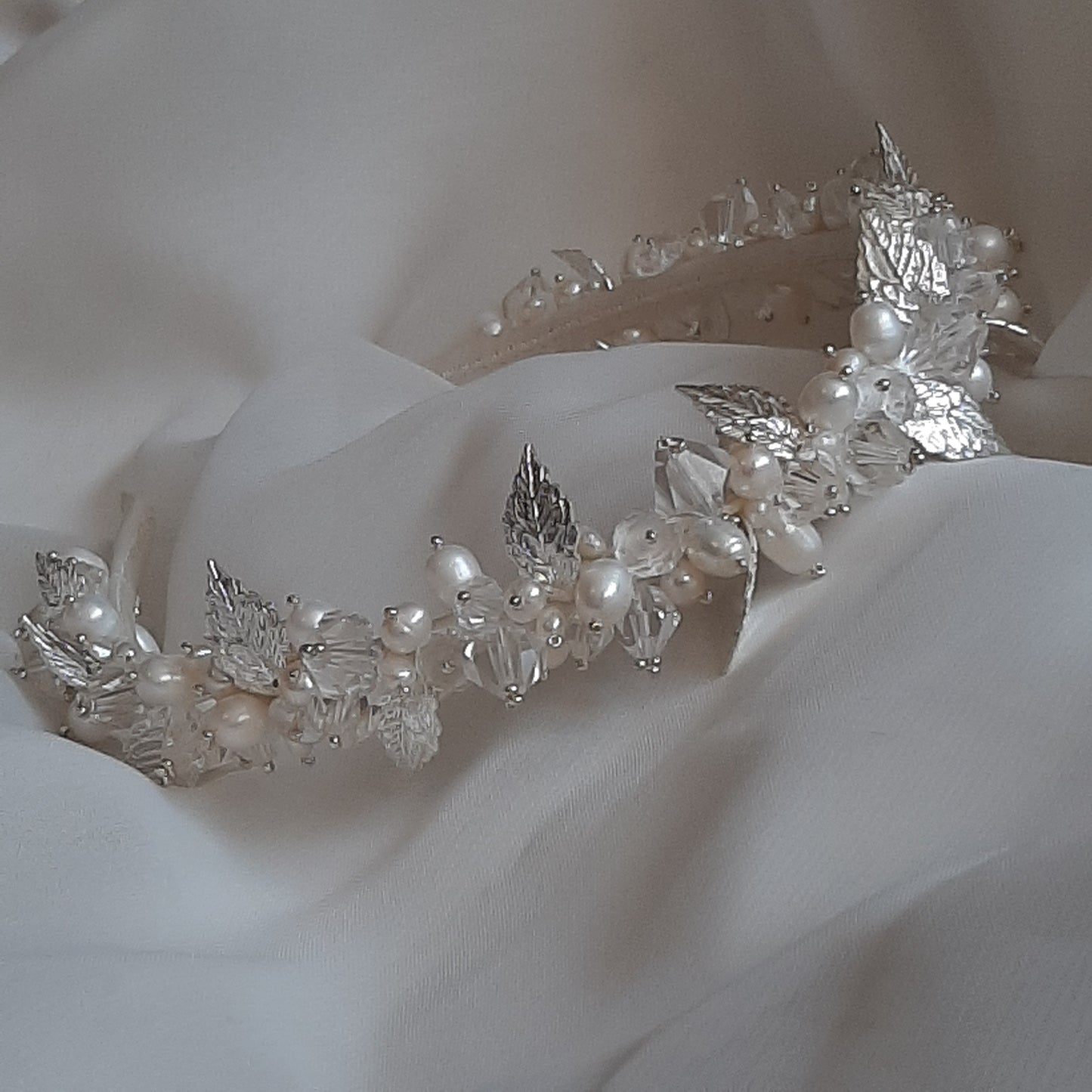 Crystal clear and white cultured freshwater pearls and silver leaves headband and earrings SET