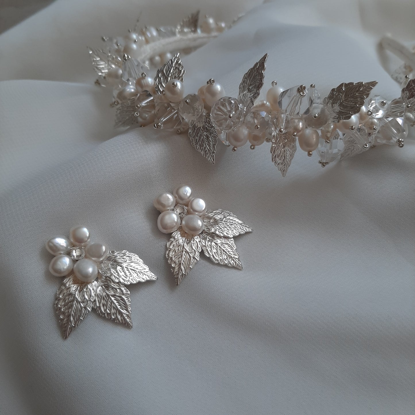 Crystal clear and white cultured freshwater pearls and silver leaves headband and earrings SET