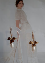 Load image into Gallery viewer, Freshwater pearls and gold-tone single orchid flower drop earrings