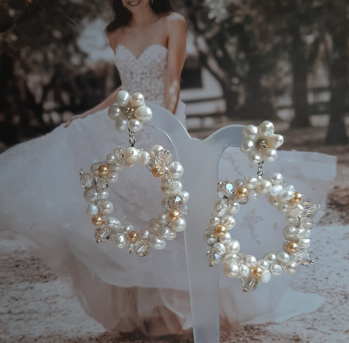 Freshwater pearls flower shaped stud and beaded hoop earrings