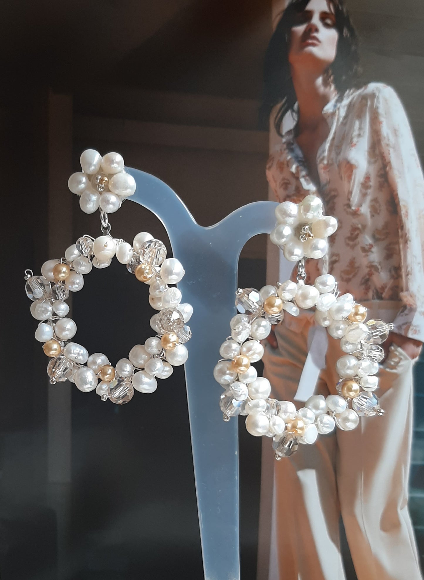 Claudia - Freshwater pearls flower shaped stud and beaded hoop earrings