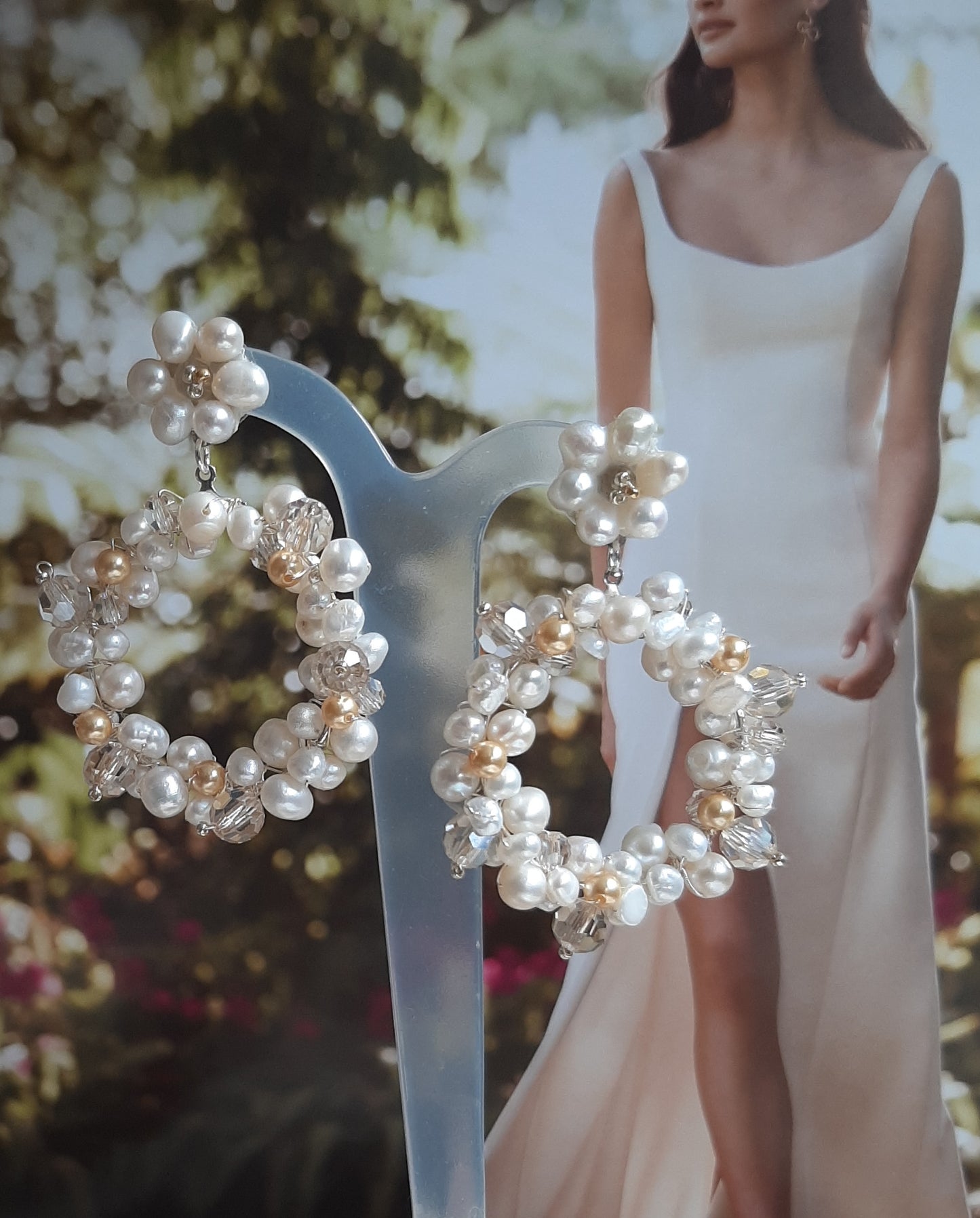 Freshwater pearls flower shaped stud and beaded hoop earrings