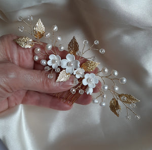KENDALL - white flowers, freshwater pearls, crystal clear beads and gold or silver leaves symmetrical hair vine/comb