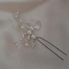 Load image into Gallery viewer, Evelyn - white flowers, crystal pearls, crystal clear beads and gold or silver leaves hair pins x2
