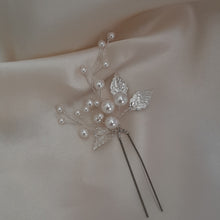 Load image into Gallery viewer, Evelyn - white flowers, crystal pearls, crystal clear beads and gold or silver leaves hair pins x2