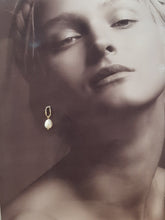 Load image into Gallery viewer, Julia - freshwater pearls drop and gold-tone oval hoop earrings SML
