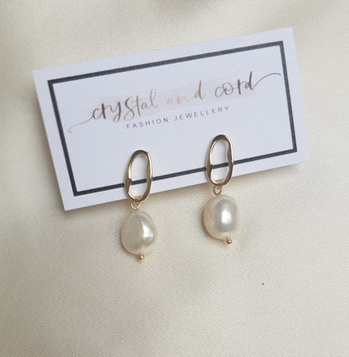 Julia - freshwater pearls drop and gold-tone oval hoop earrings SML