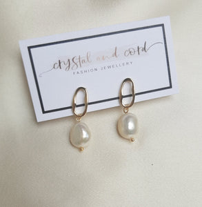 Julia - freshwater pearls drop and gold-tone oval hoop earrings SML