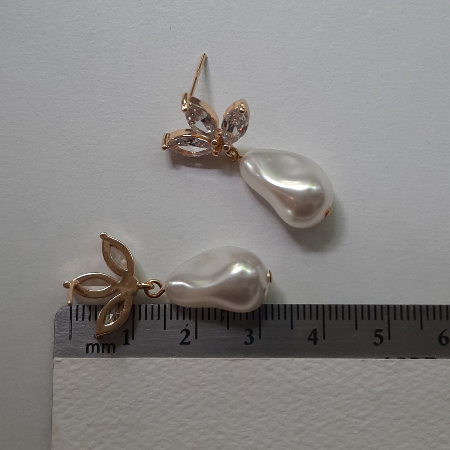 Zoe - Swarovski crystal baroque pearl drop and cubic zirconia earstud