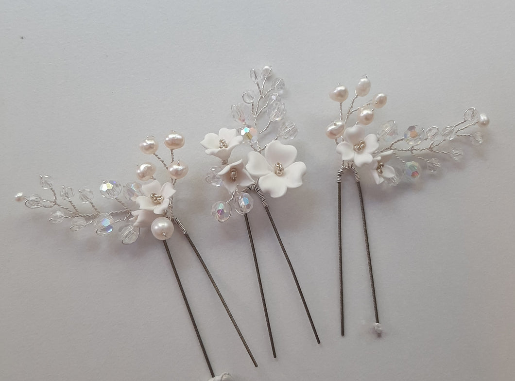 Estelle - White flowers, crystal clear beads, and freshwater pearls set of three hair pins