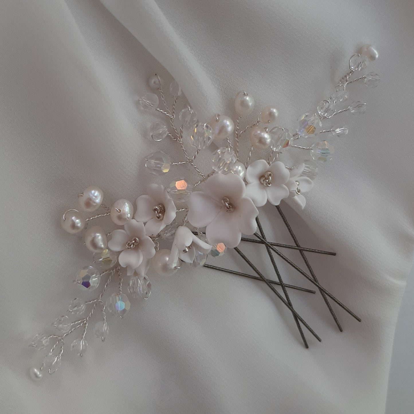 Estelle - White flowers, crystal clear beads, and freshwater pearls set of three hair pins
