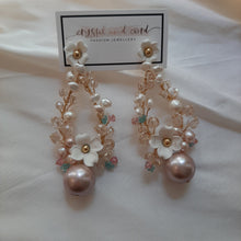 Load image into Gallery viewer, Constance - white and blush pink freshwater pearls and flowers oval hoop stud drop earrings