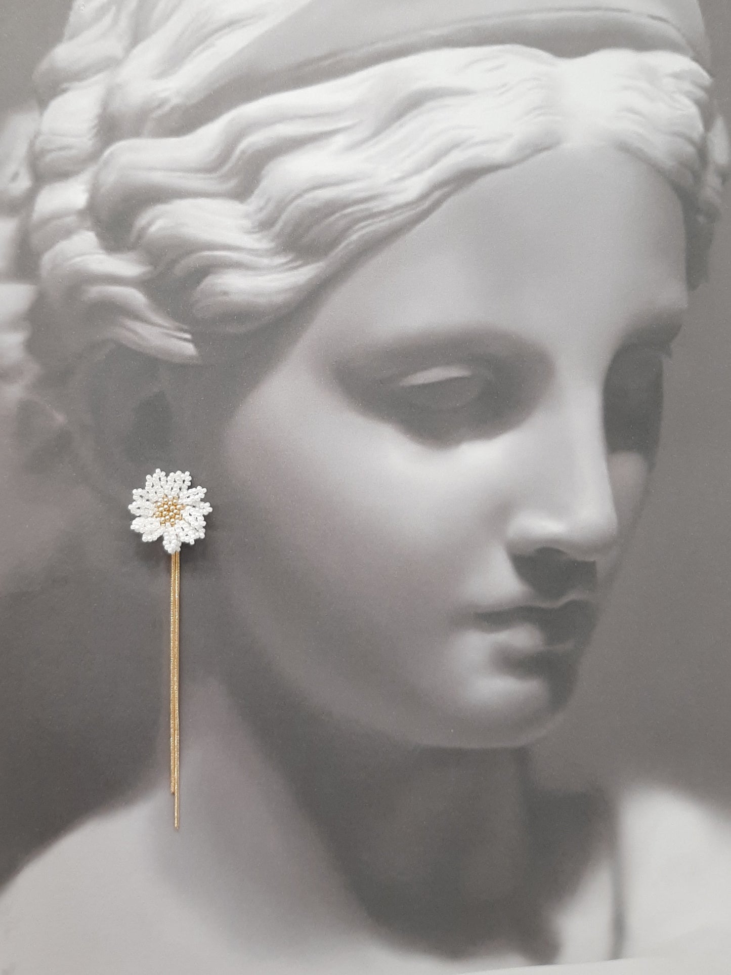 Annabelle - tiny seed beads daisy stud earrings