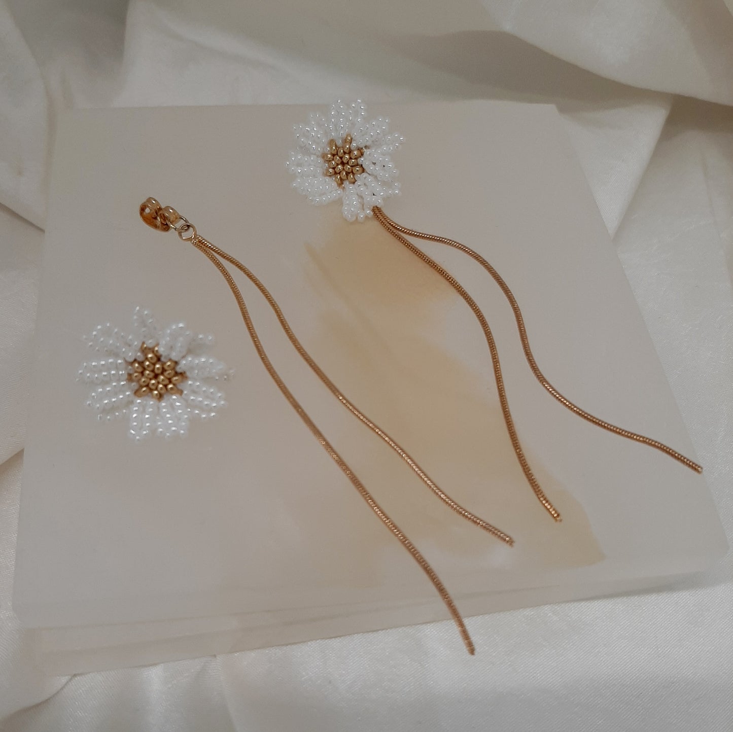 Annabelle - tiny seed beads daisy stud earrings