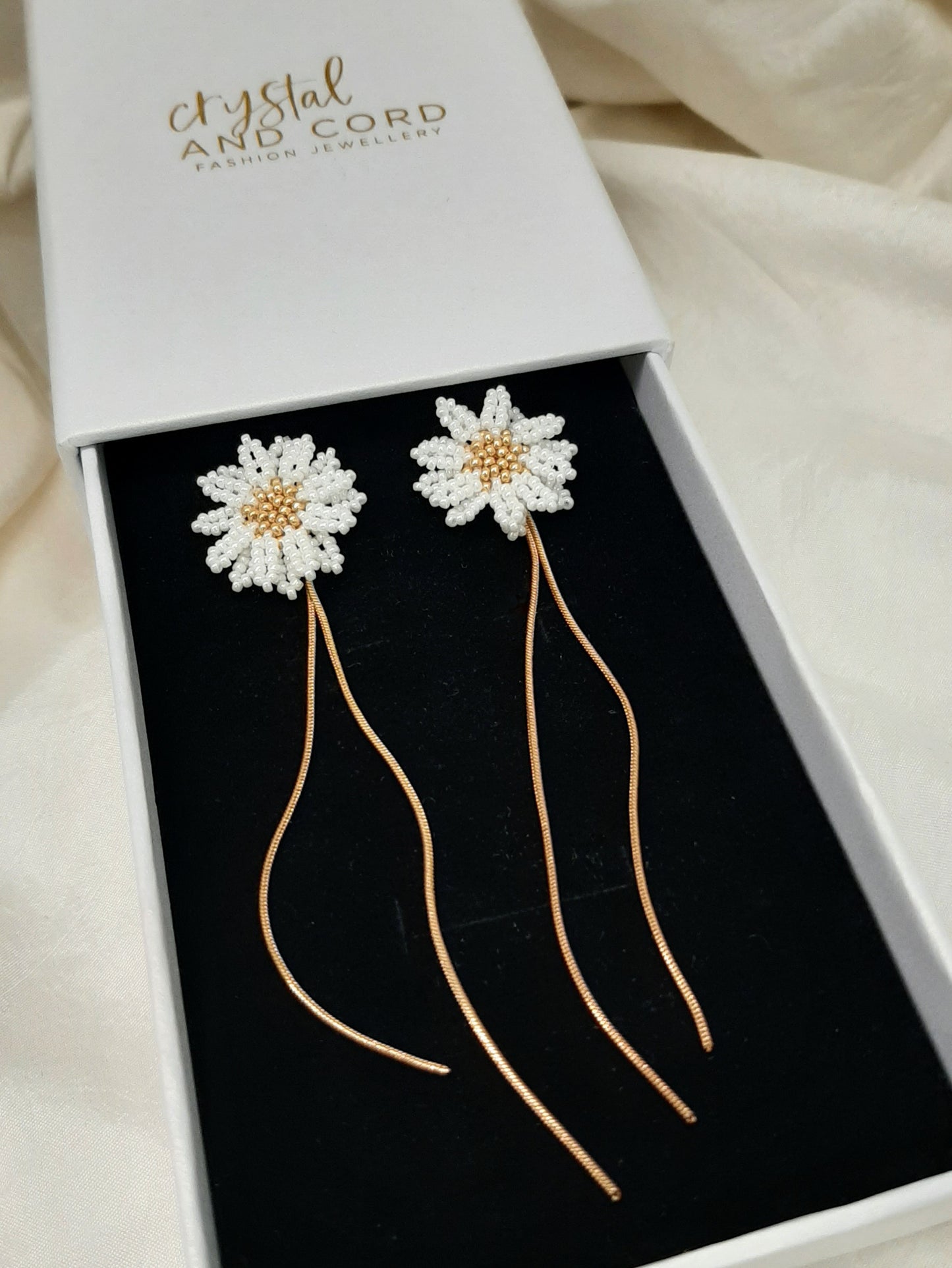 Annabelle - tiny seed beads daisy stud earrings