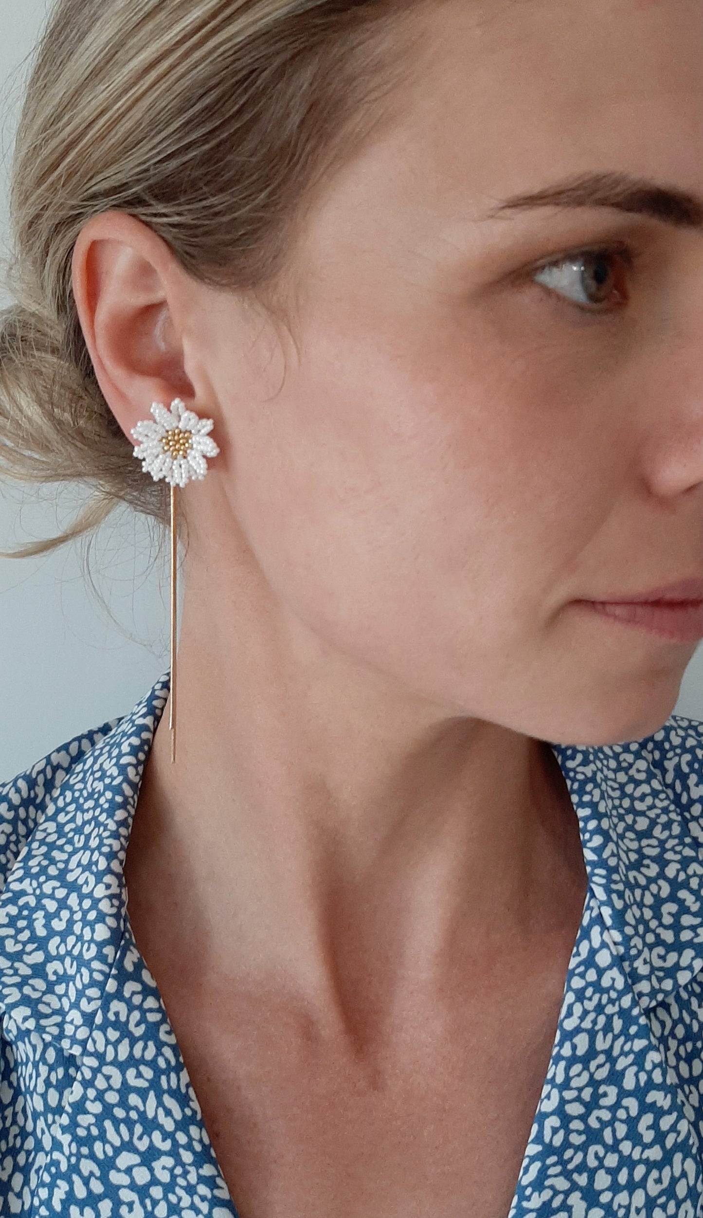Annabelle - tiny seed beads daisy stud earrings