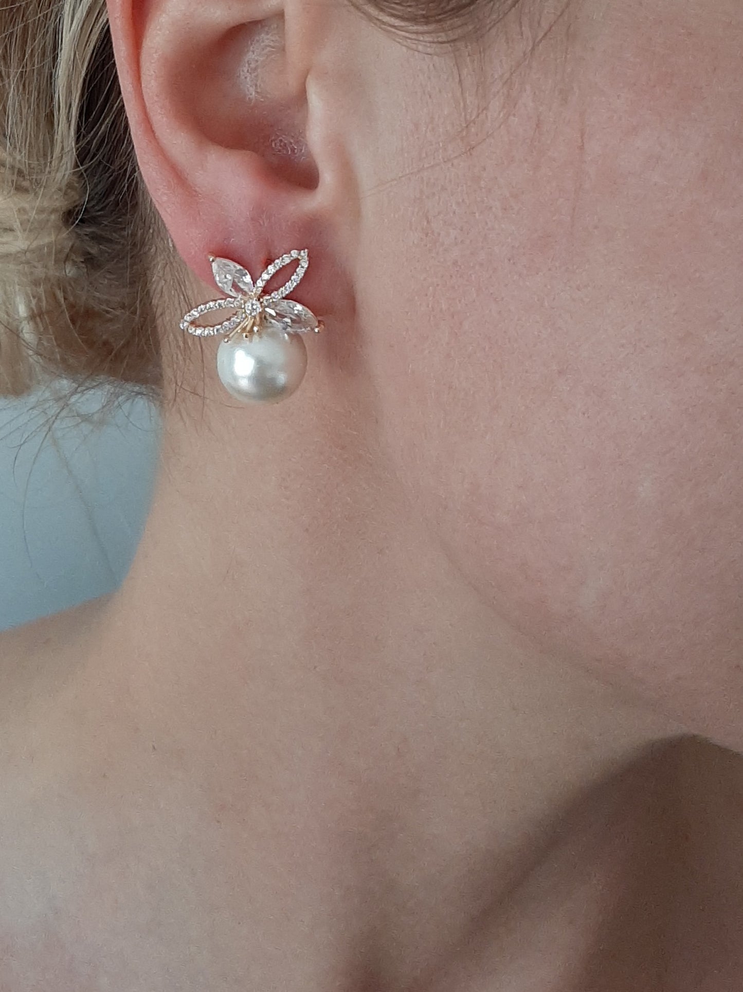 Deor - crystal bead pearl cubic zirconia gold tone flower stud earrings