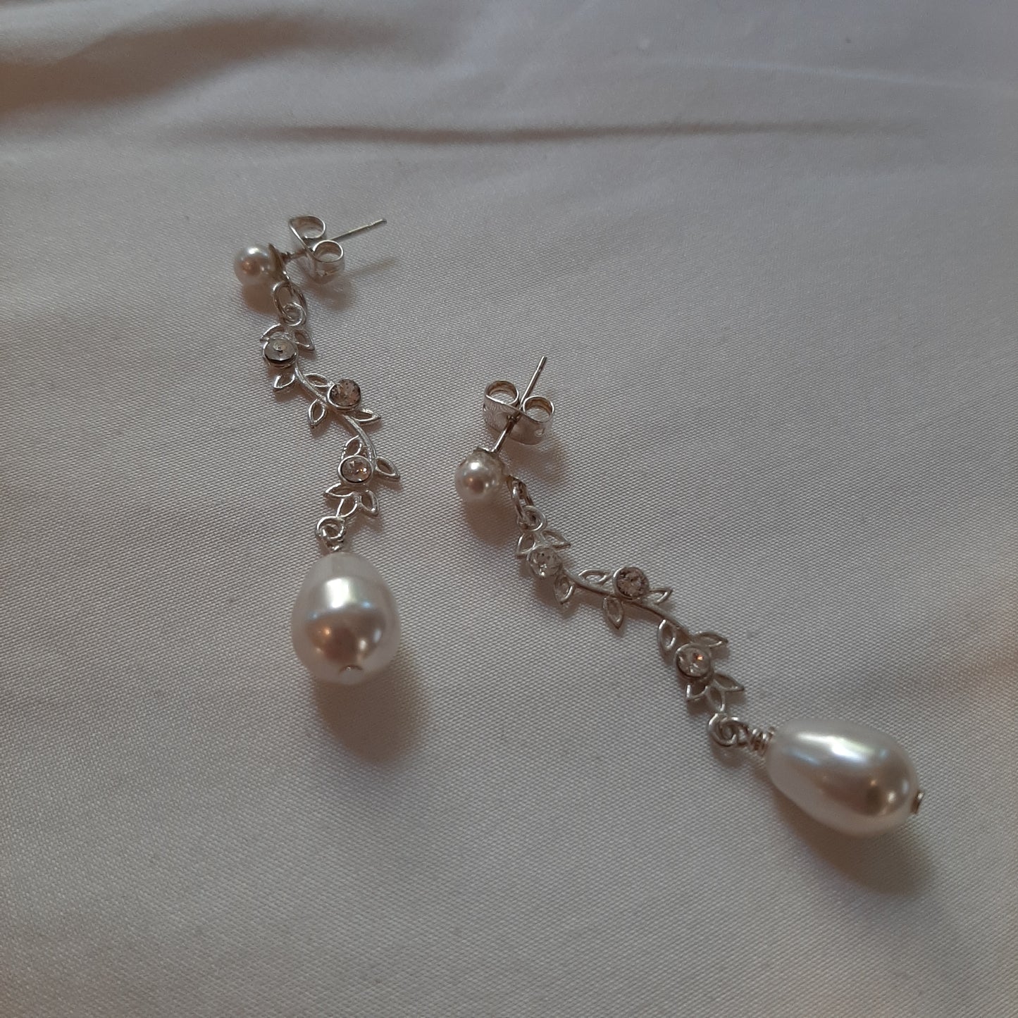 Isabelle - pear shaped pearl and sterling silver vine drop earrings and bracelet