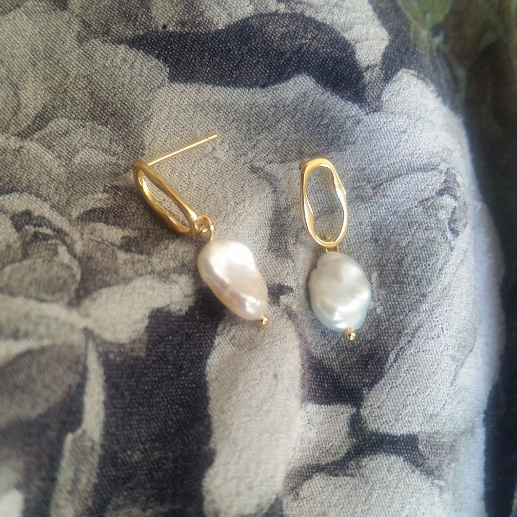 Freshwater white Keshi pearls drop stud earrings