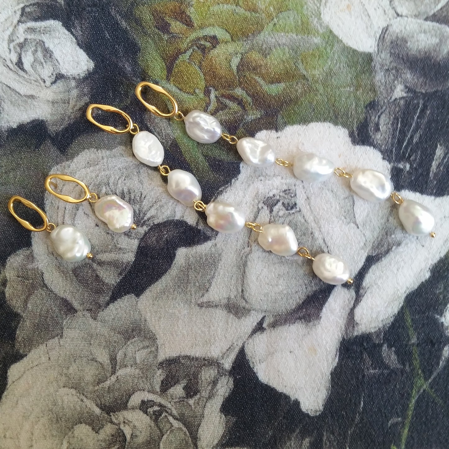 Freshwater white Keshi pearls drop stud earrings