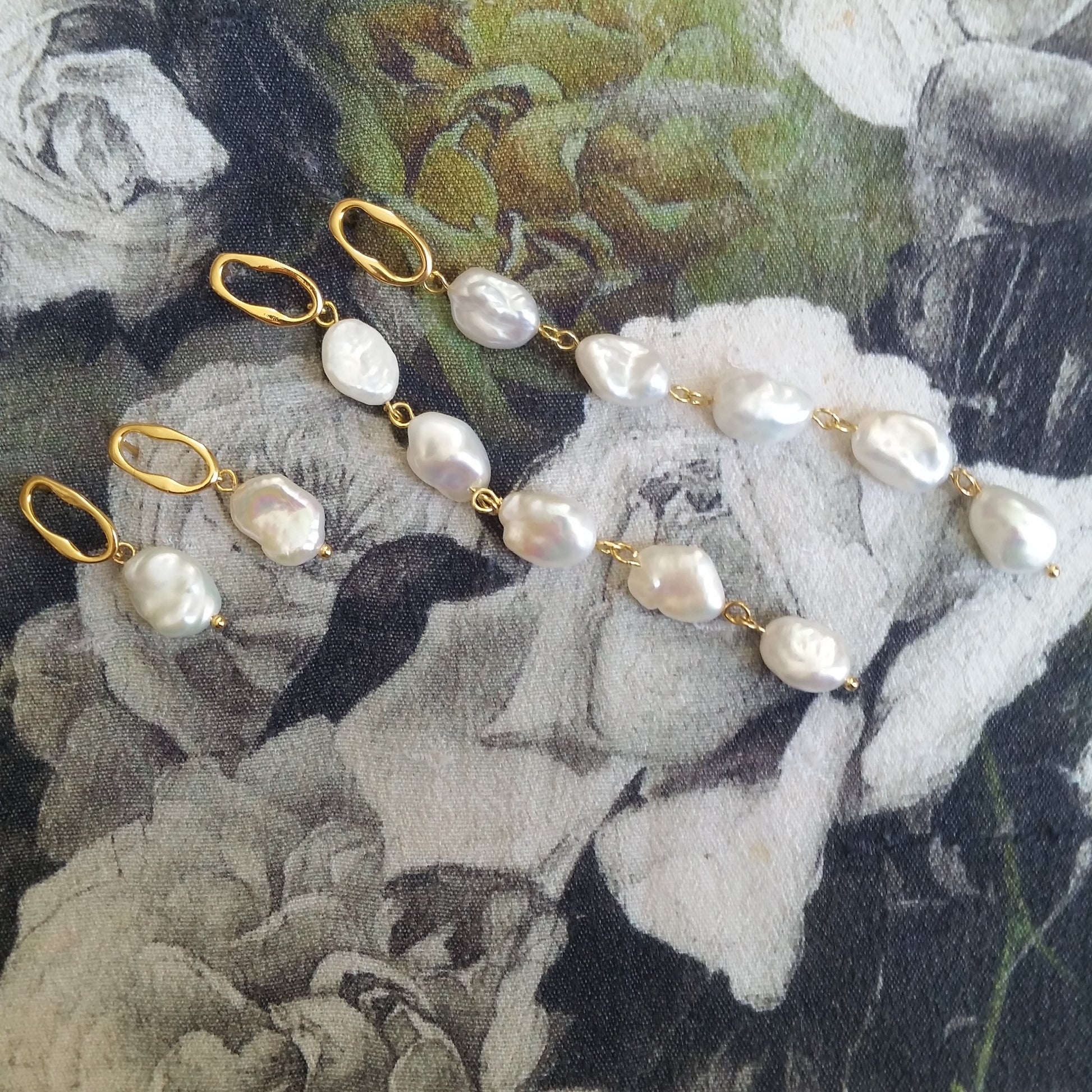 Freshwater white Keshi pearls drop stud earrings