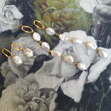 Load image into Gallery viewer, Freshwater white Keshi pearls drop stud earrings