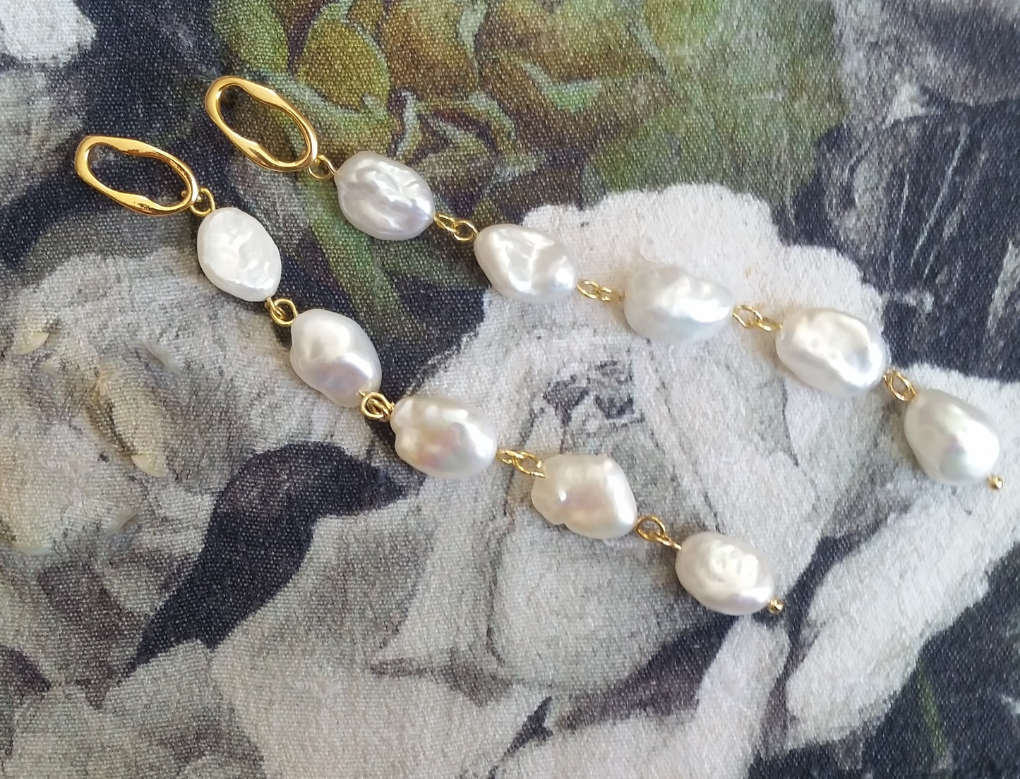 Freshwater white Keshi pearls drop stud earrings