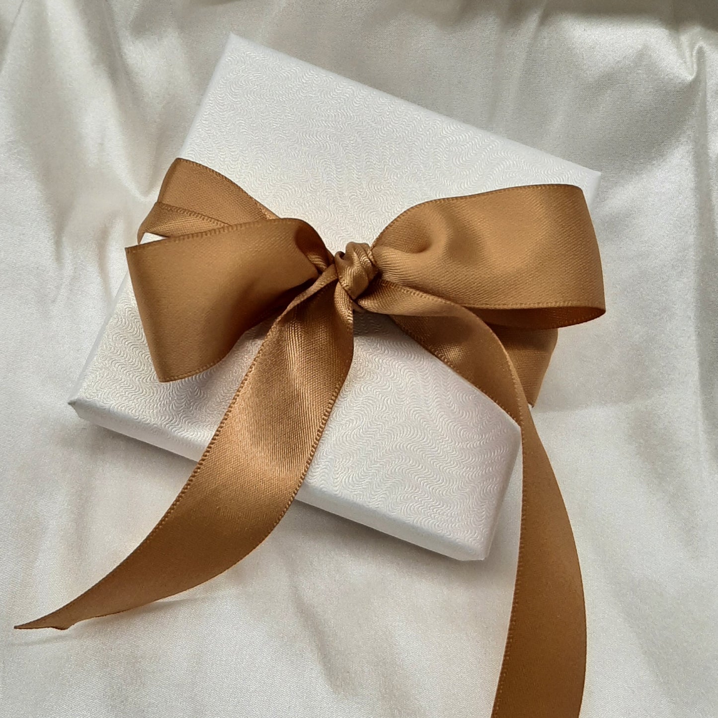 Victoria - golden shadow crystal heart suspended from cubic zirconia gold-tone earstuds